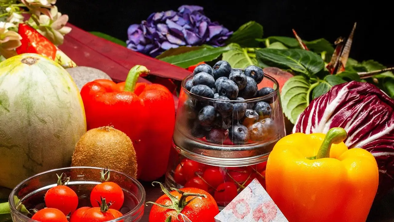 Bere succo di mirtillo al mattino: i benefici scientifici per la mente Bere succo di mirtillo al mattino: i benefici scientifici per la mente