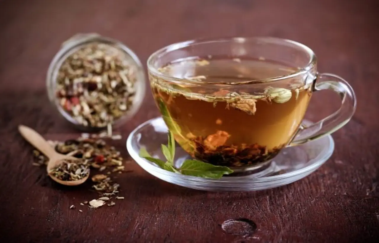 Scopri le tisane depurative per alleviare gonfiore e sentirsi subito più leggeri Scopri le tisane depurative per alleviare gonfiore e sentirsi subito più leggeri