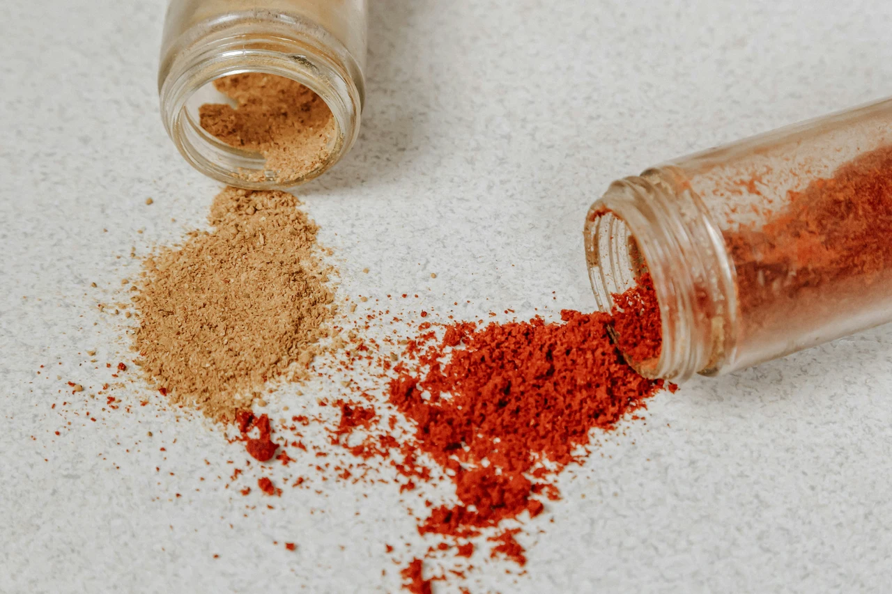 Scopri come alcune spezie comuni possono aumentare il rischio di gonfiore alle mani Scopri come alcune spezie comuni possono aumentare il rischio di gonfiore alle mani