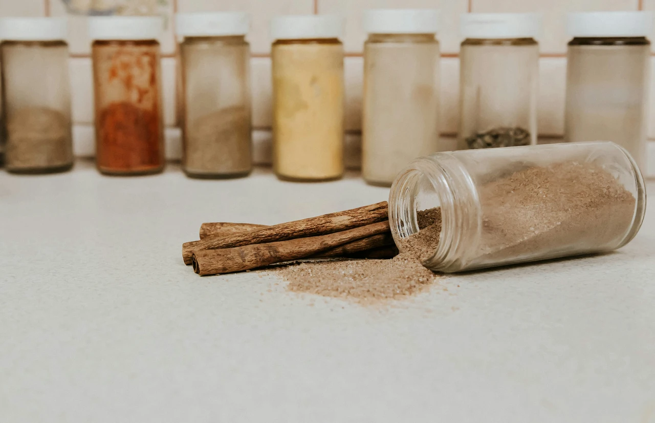 Scopri come alcune spezie comuni possono aumentare il rischio di gonfiore alle mani Scopri come alcune spezie comuni possono aumentare il rischio di gonfiore alle mani